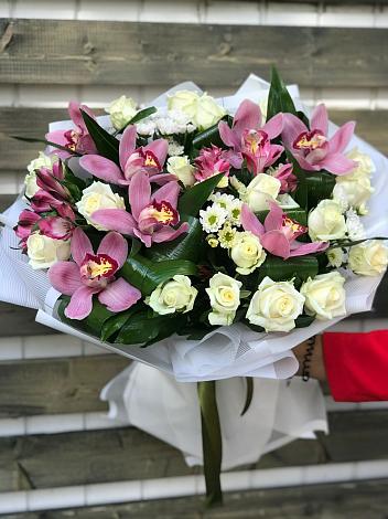 Букет цветов из: Розы и Хризантемы в Еленовское