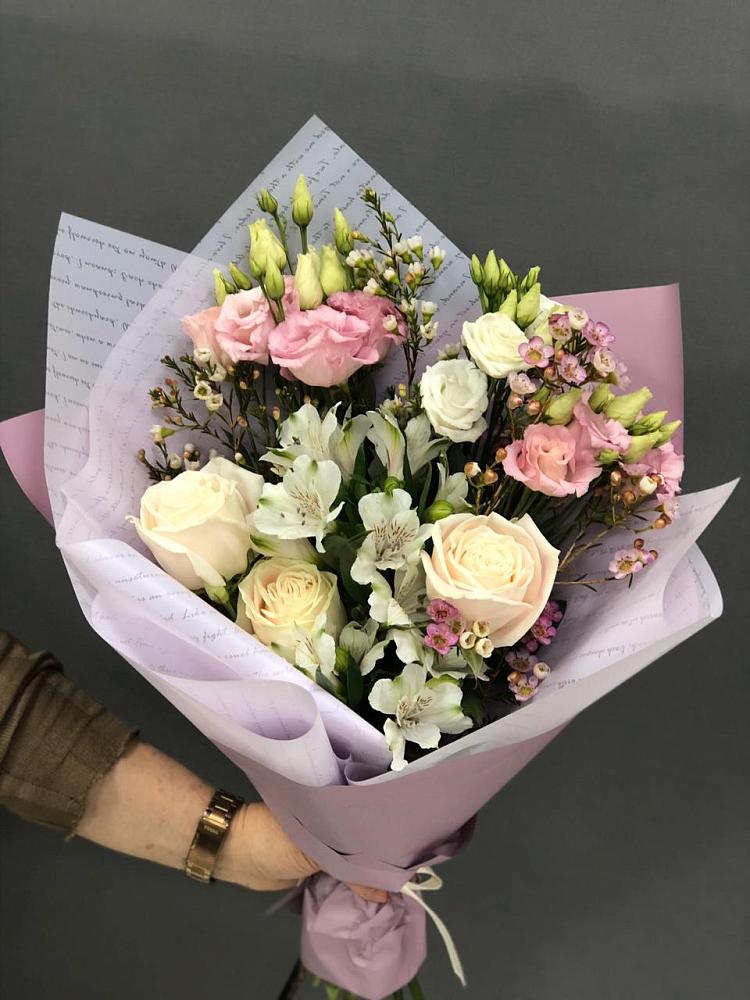 Букет цветов из: Альстромерии, Розы и Лизиантусы в Еленовское