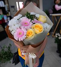 Букет цветов из:  Герберы, Розы и Хризантемы в Еленовское