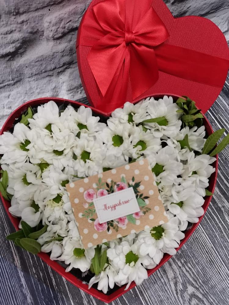 Цветочная композиция из Хризантемы в виде сердца в Еленовское